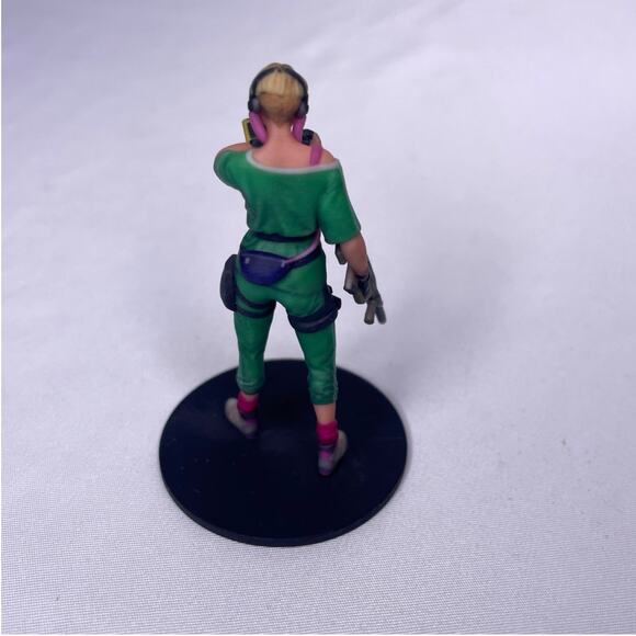 Rainbow Six Siege IQ Elite Figure w/ AUG A2 Rifle - Ubisoft Collectible - Picture 9 of 9